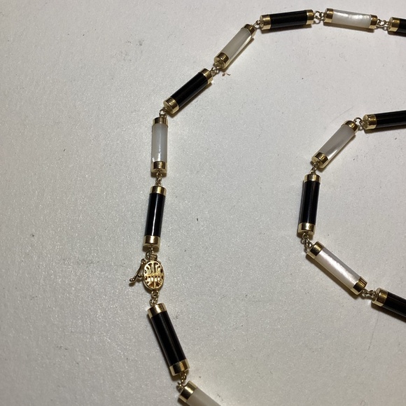 10k Onyx and Mother of Pearl Matching Necklace, and bracelet - Picture 4 of 6